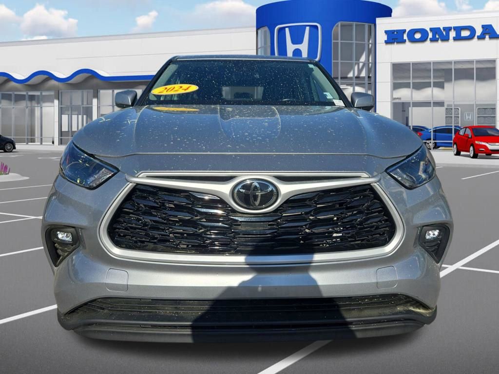 Used 2024 Toyota Highlander LE image 5