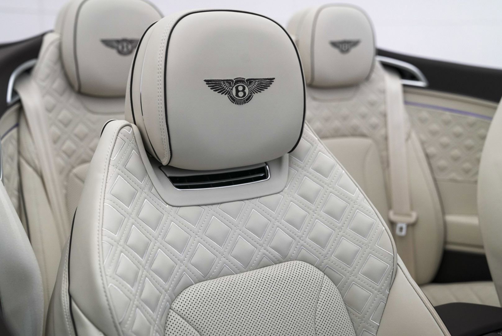 Used 2023 Bentley Continental GT Azure image 49