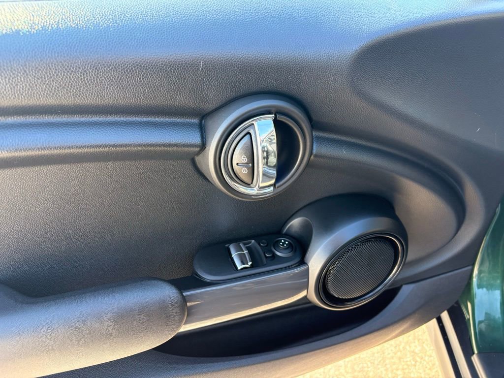 Used 2015 MINI Cooper 2-Door Hardtop image 19