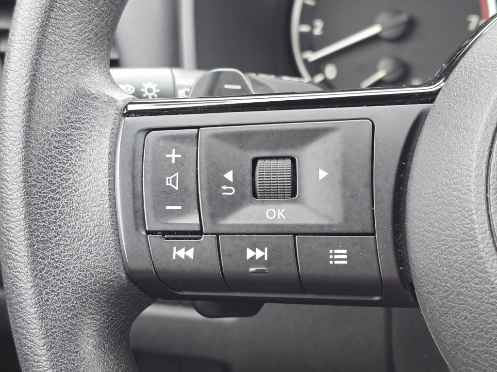 Used 2023 Nissan Rogue SV image 25