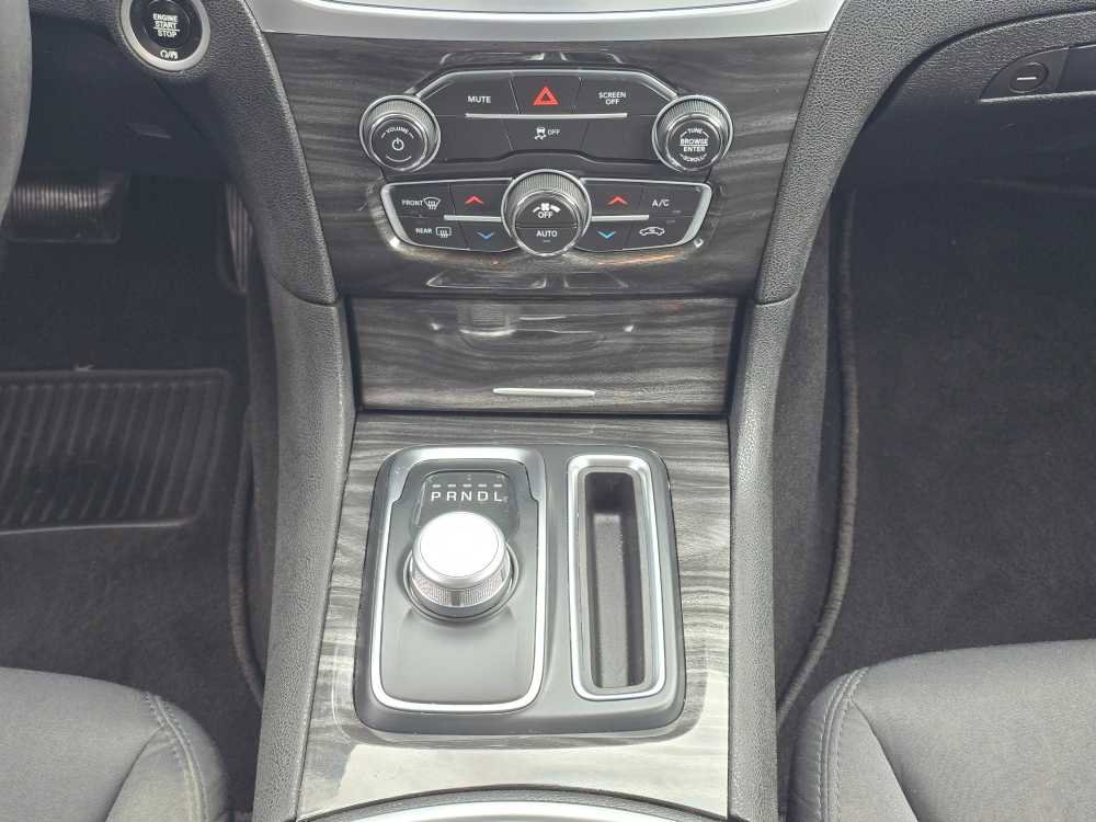 Used 2019 Chrysler 300 Touring w/ Driver Convenience Group image 13