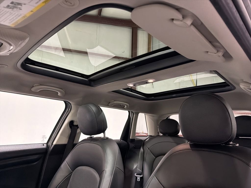 Used 2018 MINI Cooper 4-Door Hardtop image 25