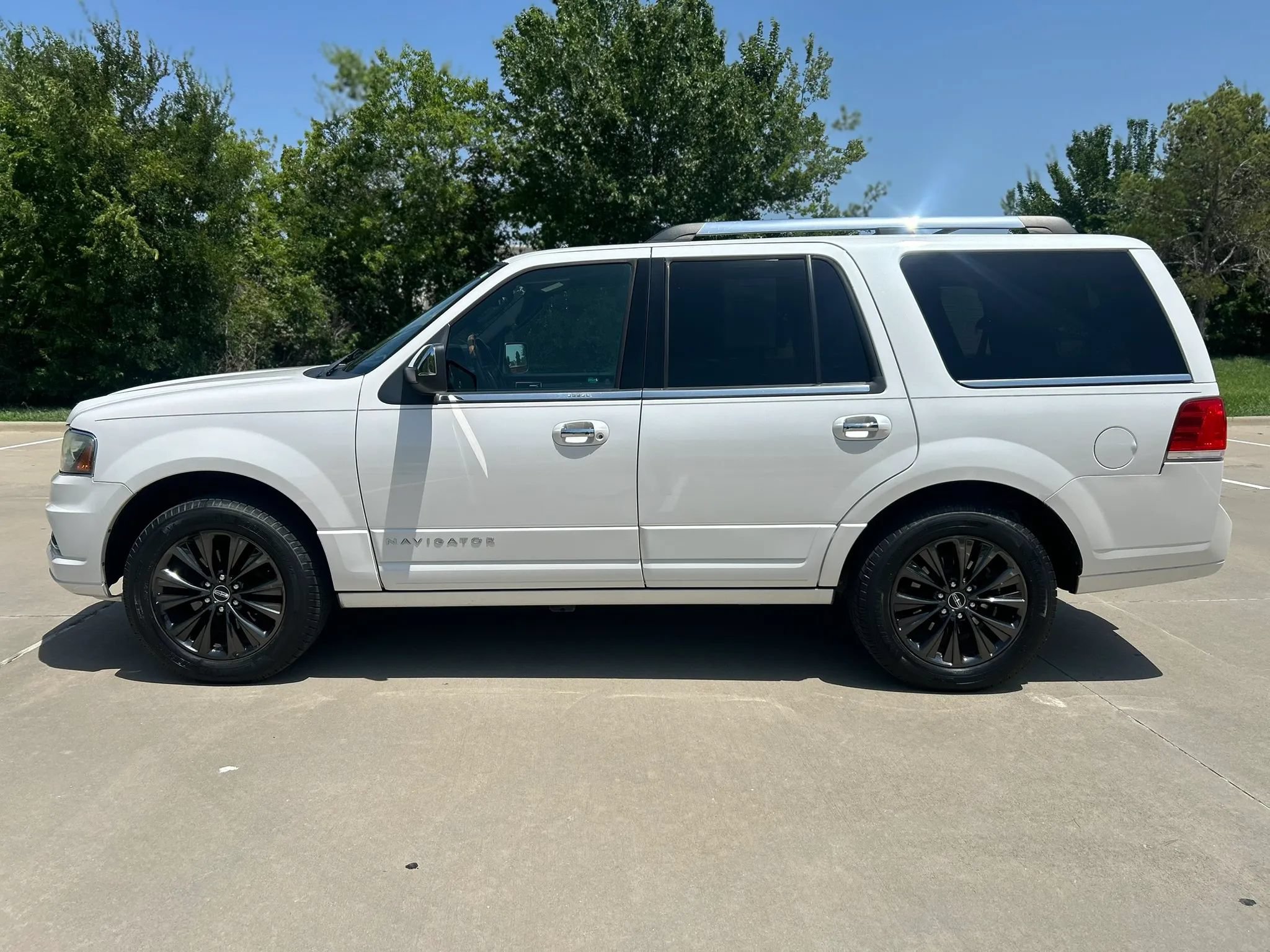 Used 2015 Lincoln Navigator 2WD image 9