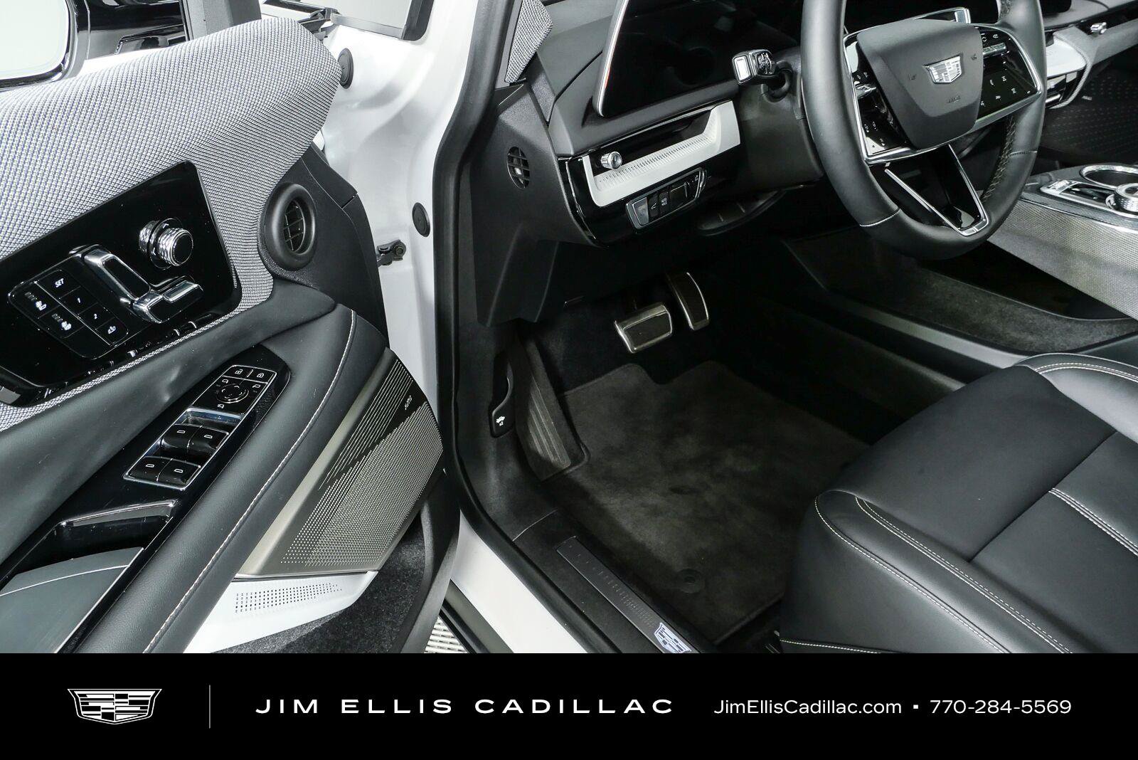 Used 2025 Cadillac Optiq Luxury 1 AWD/4WD image 8