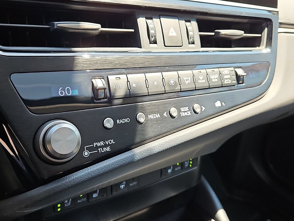 Certified 2023 Lexus ES 250 w/ Premium Package AWD/4WD image 18
