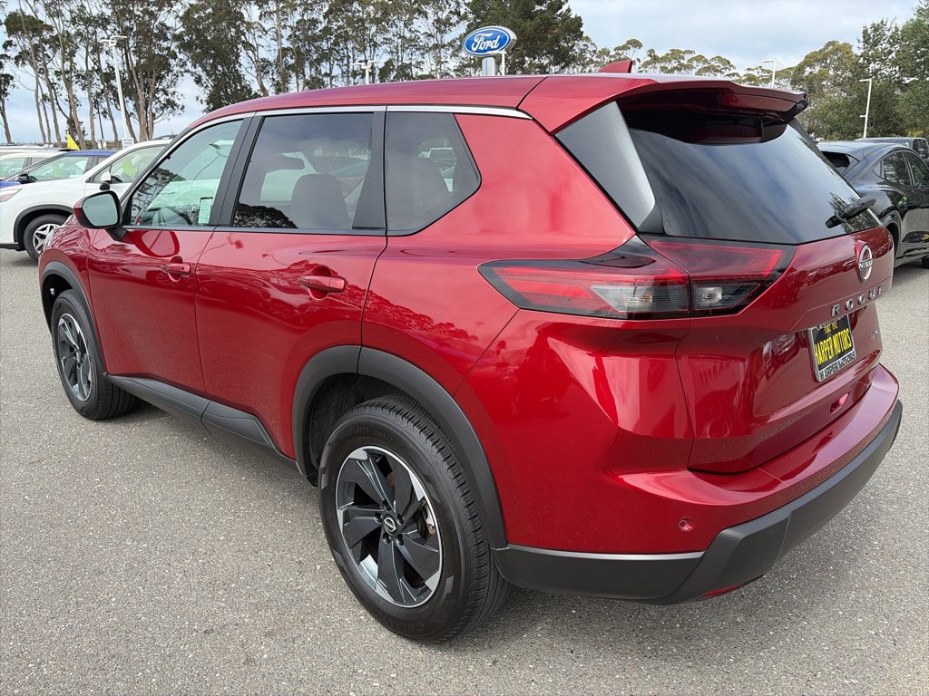 Used 2025 Nissan Rogue SV AWD/4WD image 3