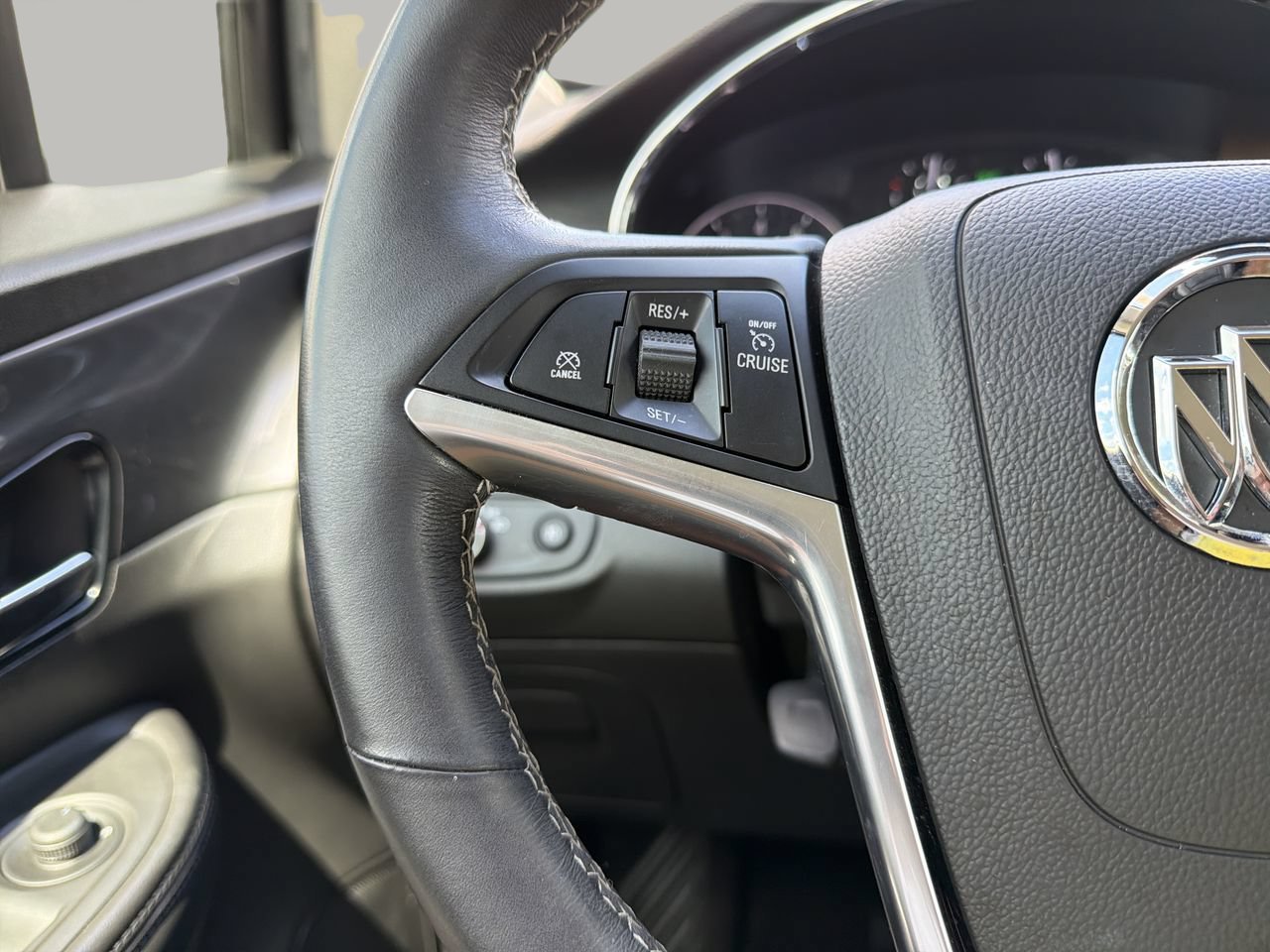 Used 2020 Buick Encore Essence FWD image 24
