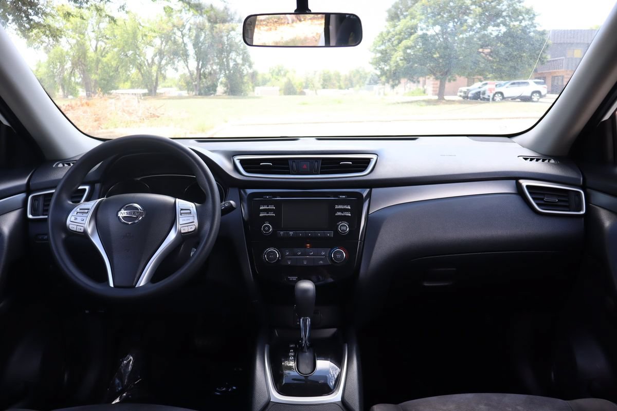 Used 2015 Nissan Rogue S AWD/4WD image 16