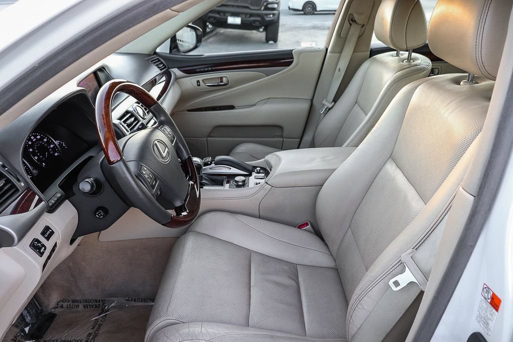 Used 2016 Lexus LS 460 w/ Comfort Package RWD image 22