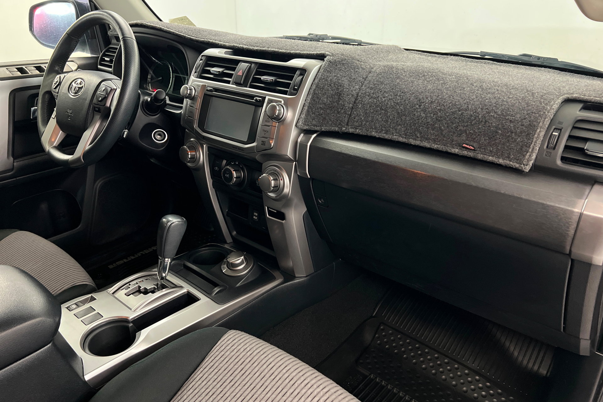 Certified 2019 Toyota 4Runner SR5 AWD/4WD image 25