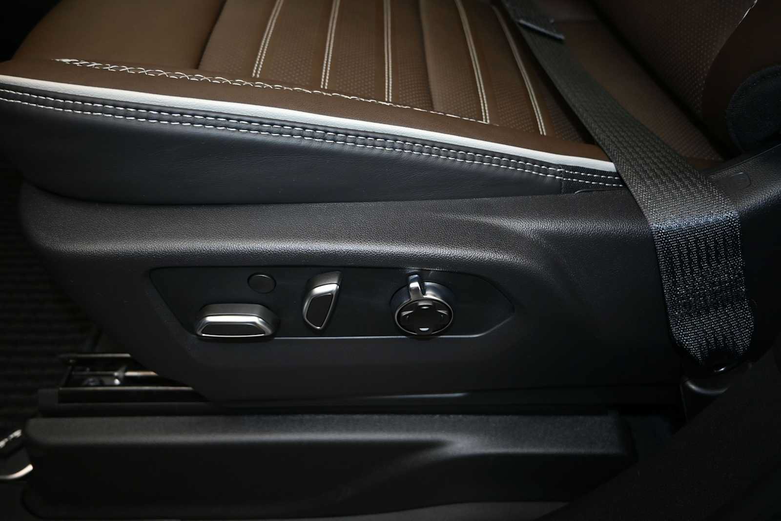New 2026 GMC Yukon XL Denali Ultimate AWD/4WD image 10