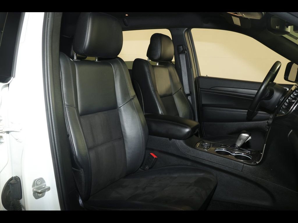 Used 2022 Jeep Grand Cherokee Laredo X image 30