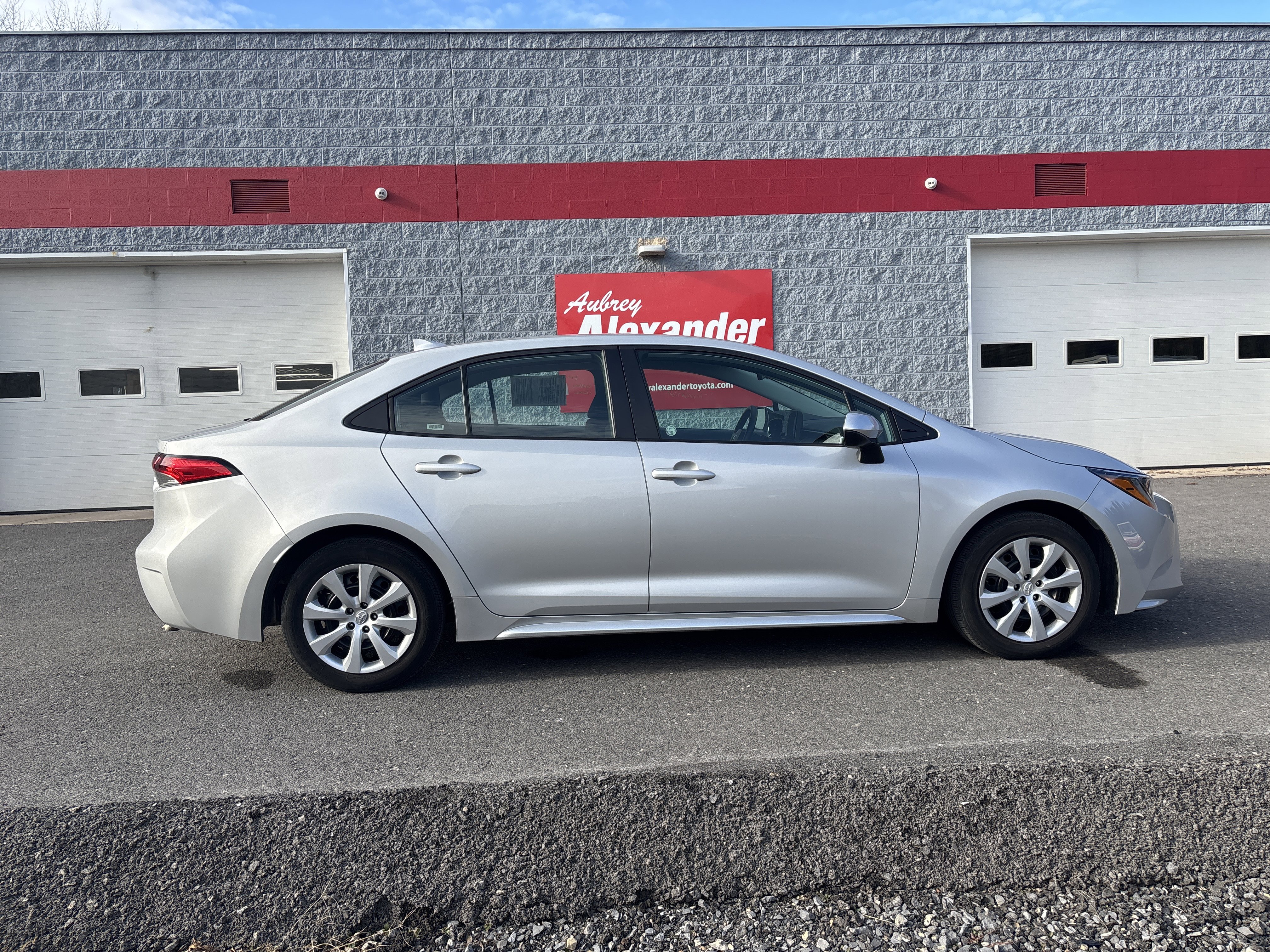 Certified 2024 Toyota Corolla LE video 2