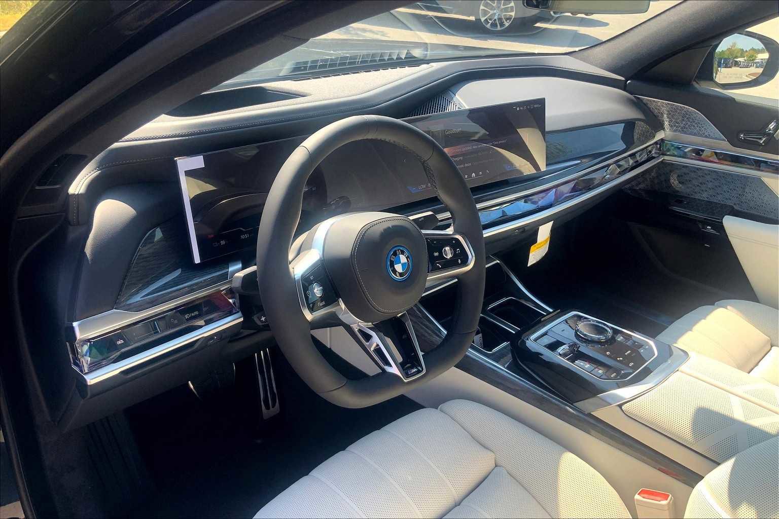 Used 2026 BMW i7 eDrive50 w/ Executive Package image 9