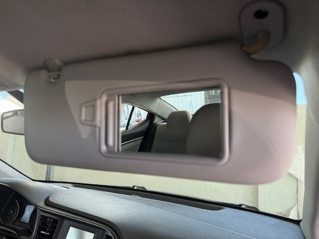 Used 2020 Hyundai Elantra SE FWD image 24