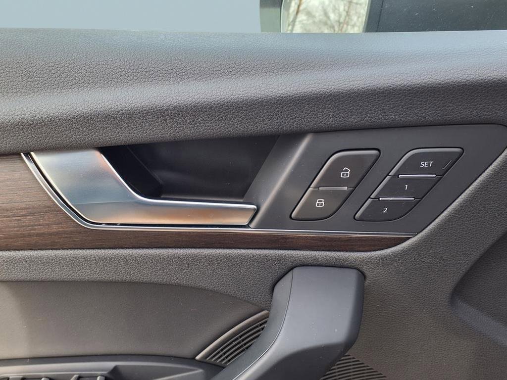 Used 2025 Audi Q5 2.0T Premium Plus w/ Premium Plus Package image 9