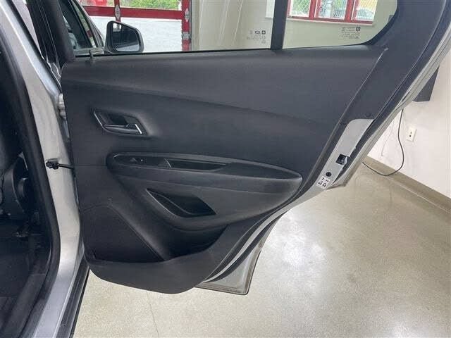 Used 2022 Chevrolet Trax LT w/ Driver Confidence Package AWD/4WD image 25