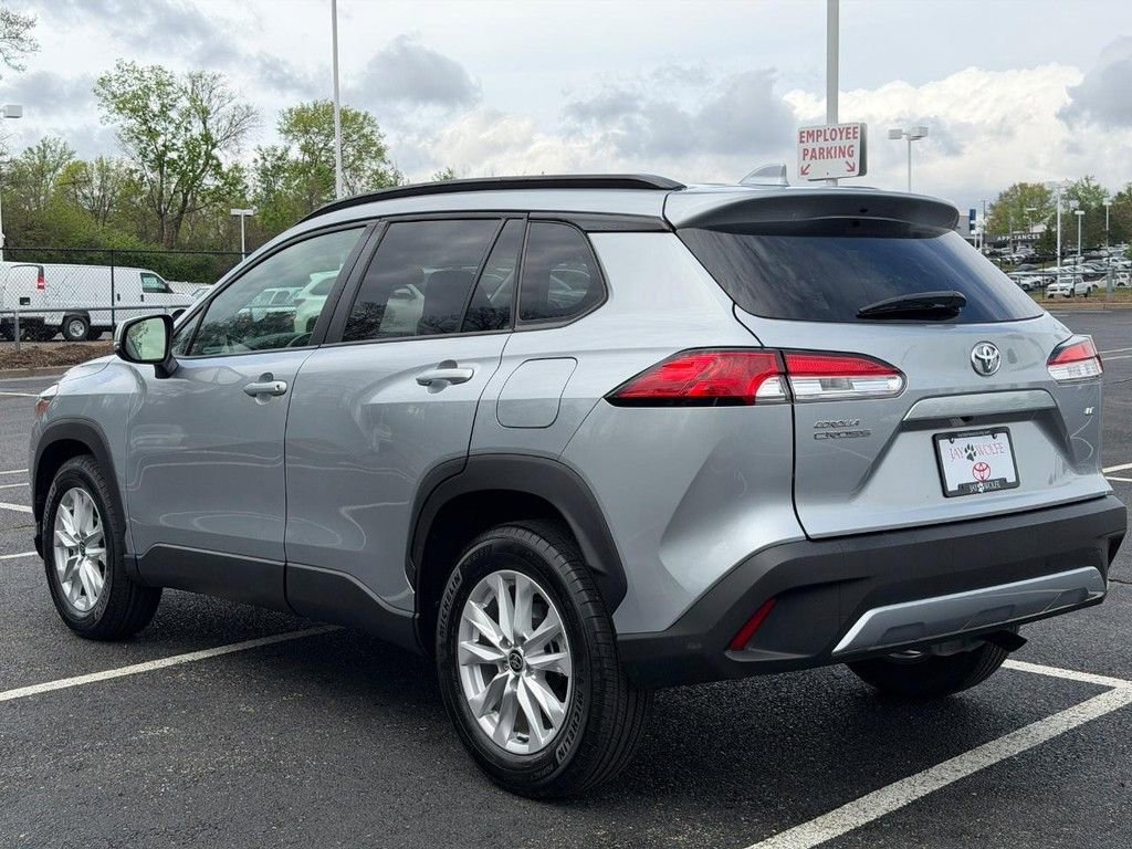 Used 2022 Toyota Corolla Cross LE image 9