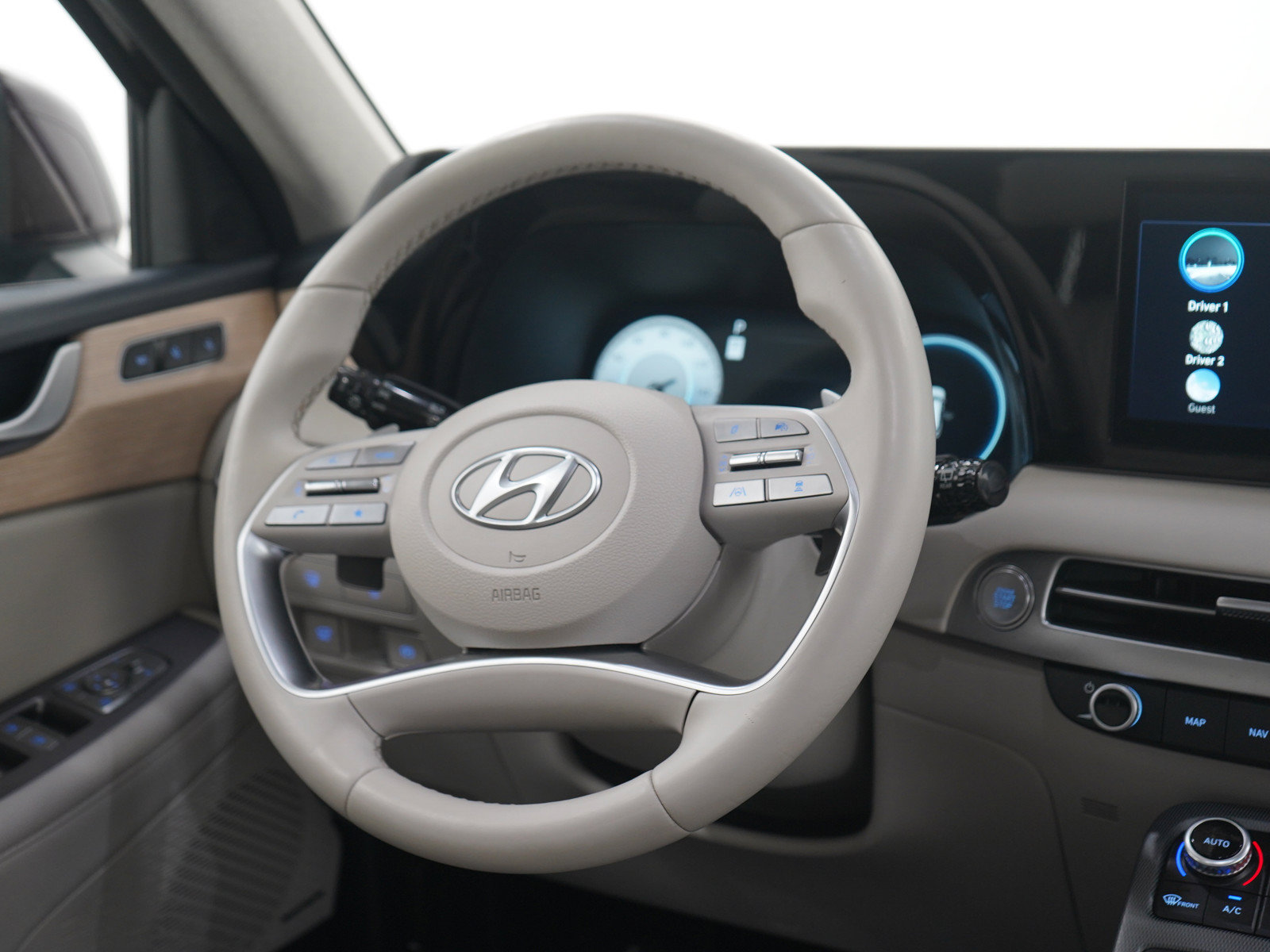 Used 2024 Hyundai Palisade Limited AWD/4WD image 16