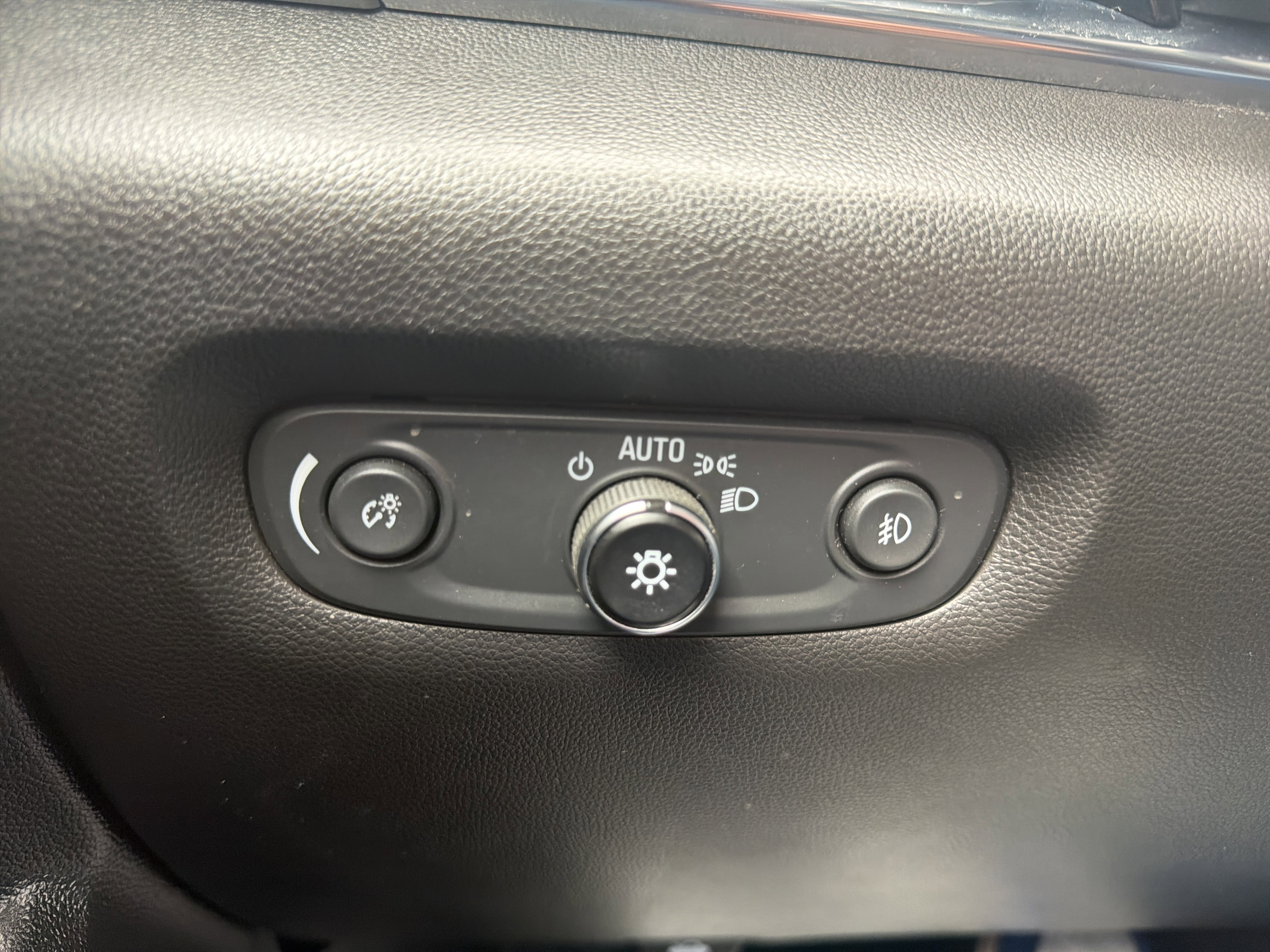 Used 2021 Chevrolet Traverse LT w/ LPO, Floor Liner Package AWD/4WD image 28
