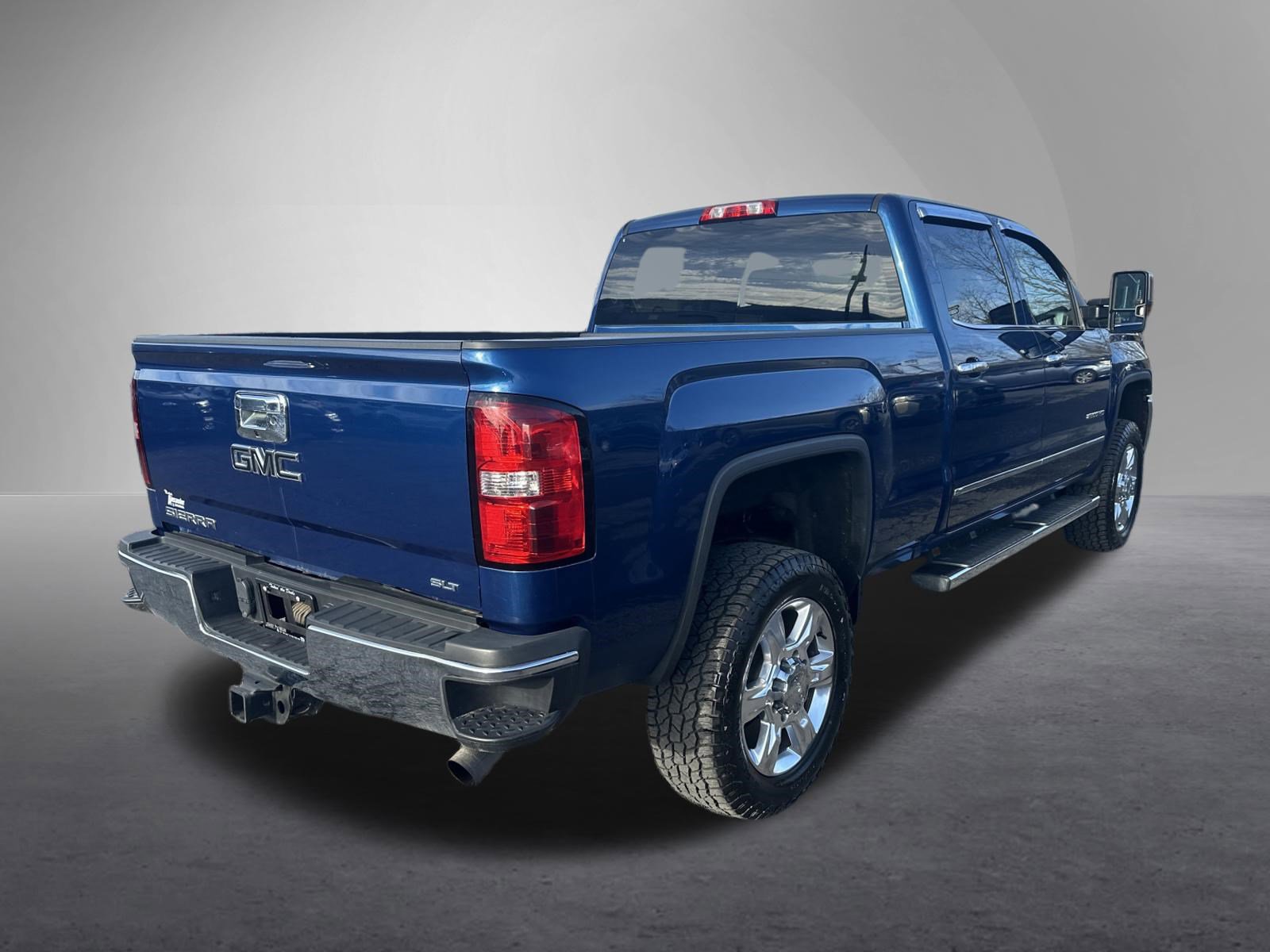 Used 2019 GMC Sierra 2500 SLT w/ Suspension Package, Off-Road image 3