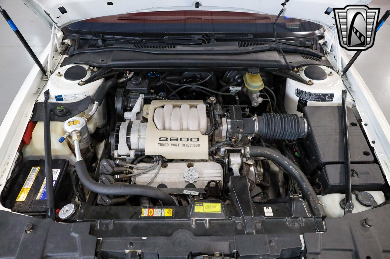 Used 1991 Buick Riviera Coupe image 12