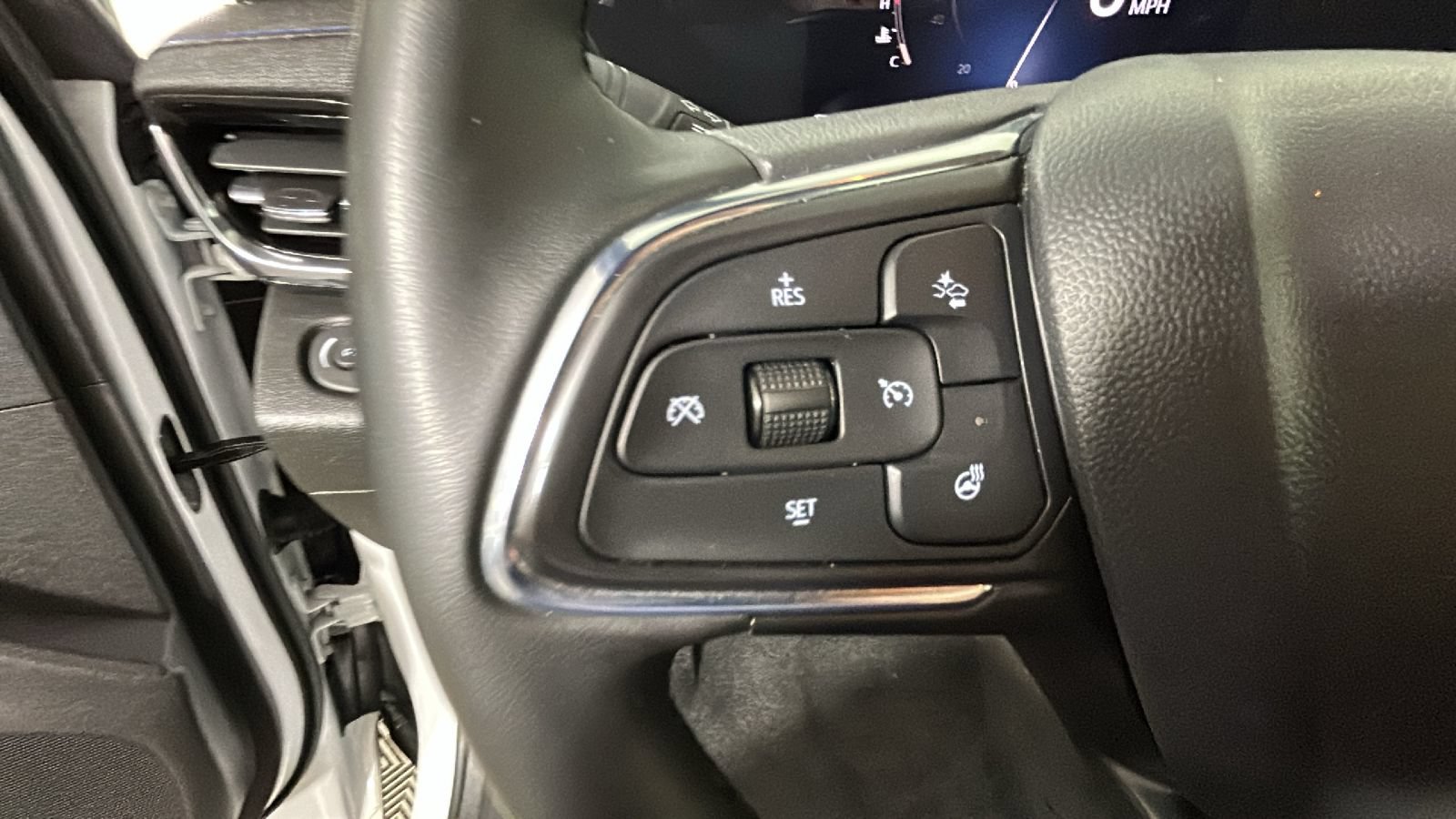 Used 2024 Buick Envista Sport Touring w/ Convenience I Package FWD image 18