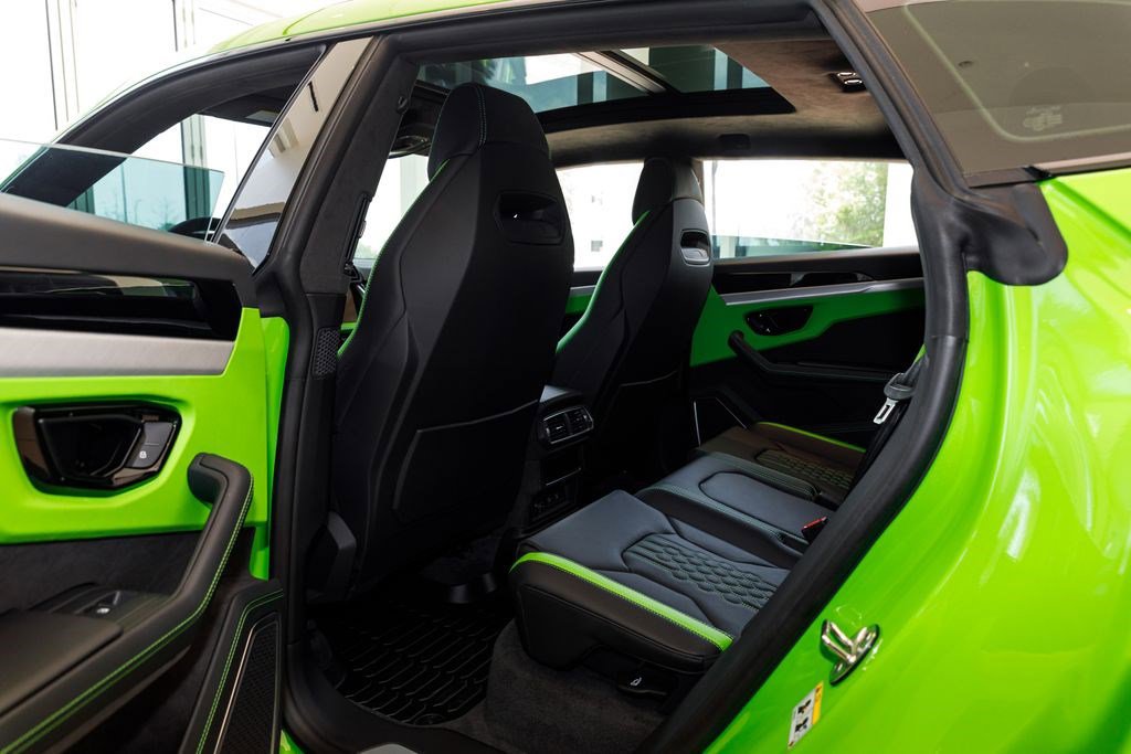 Used 2025 Lamborghini Urus SE image 36