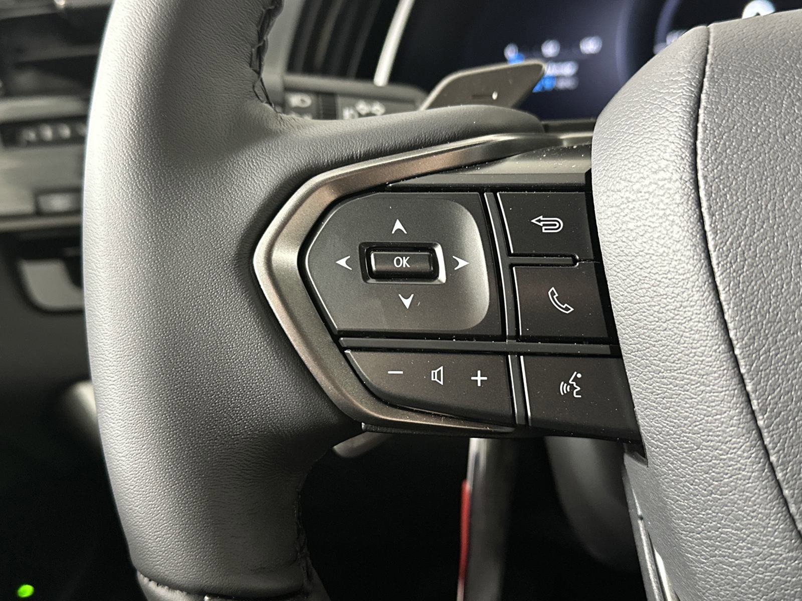 Used 2025 Lexus RX 350h w/ Convenience Package image 17