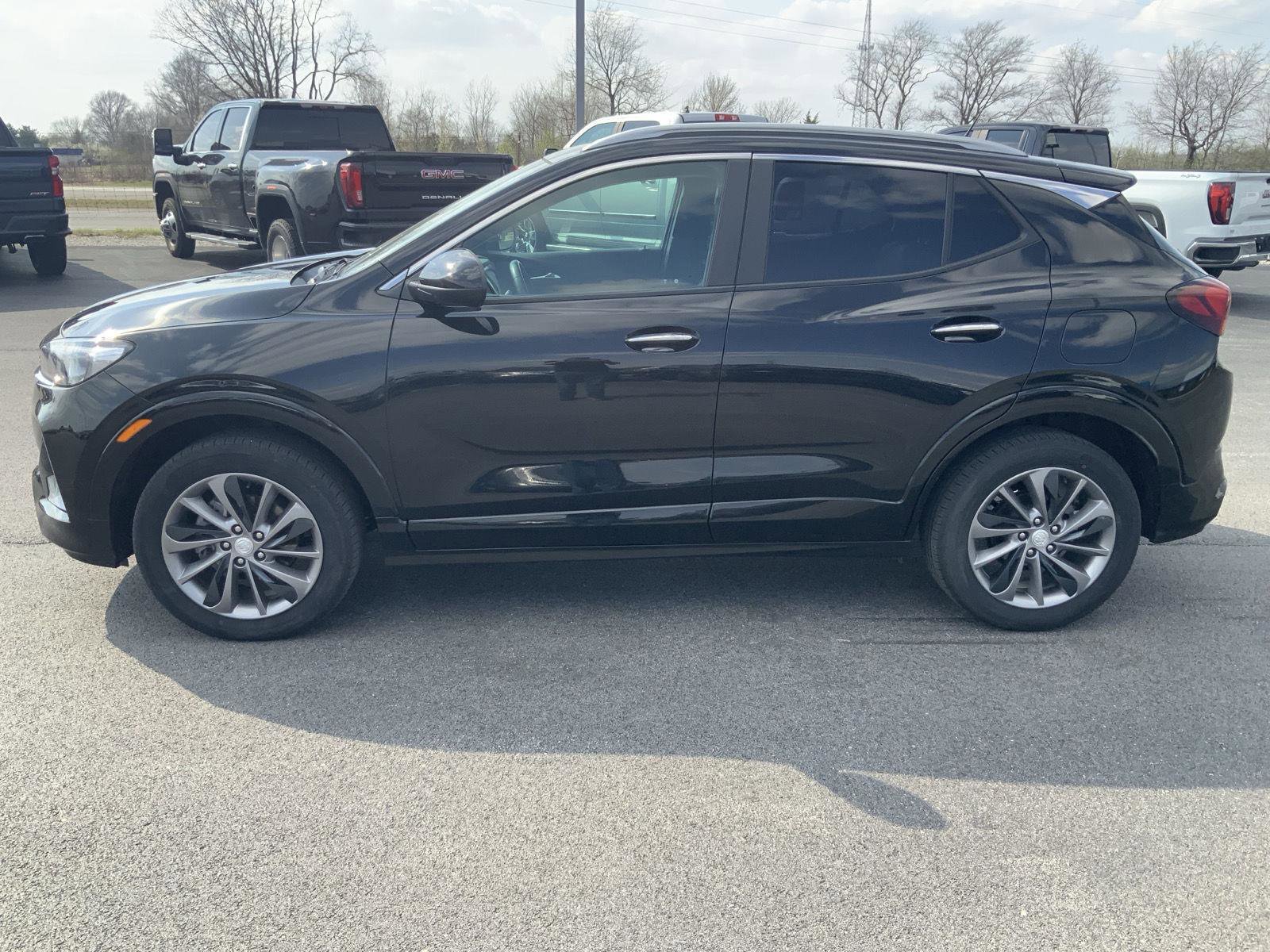 Used 2022 Buick Encore GX Select w/ Sport Touring Package AWD/4WD image 7