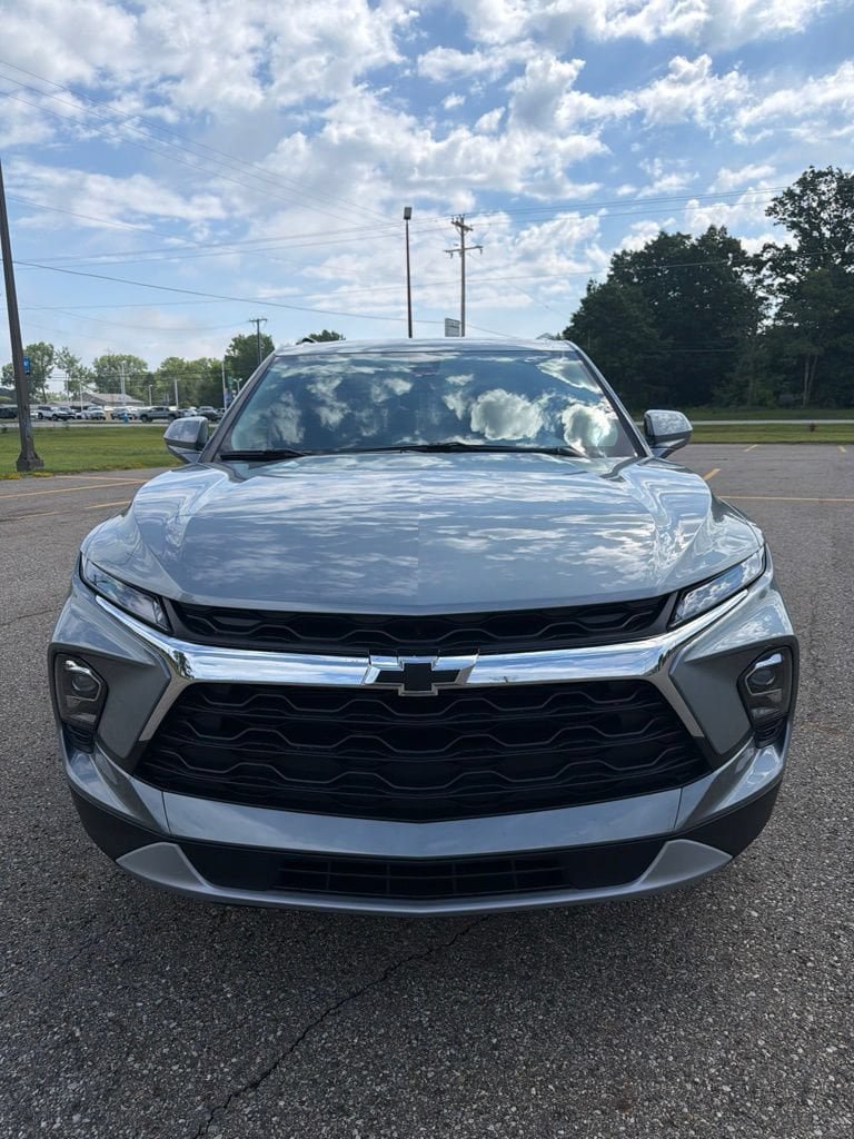 New 2026 Chevrolet Blazer LT w/ Convenience Package AWD/4WD image 2