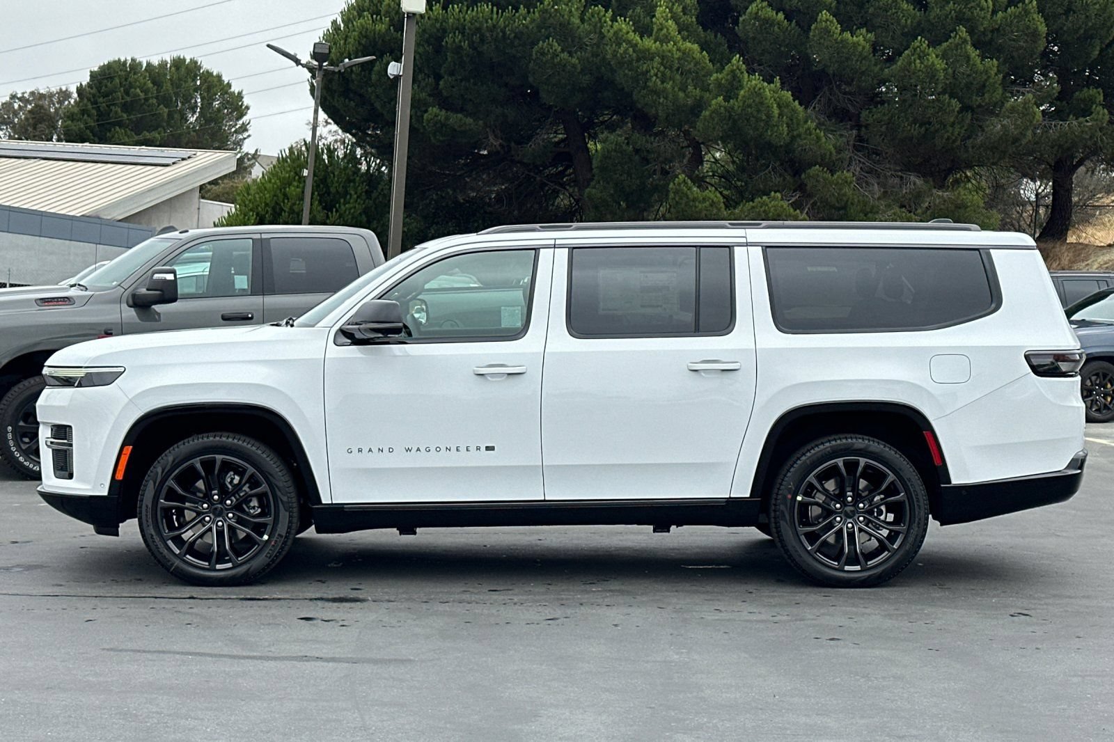 New 2026 Jeep Grand Wagoneer L Summit AWD/4WD image 7