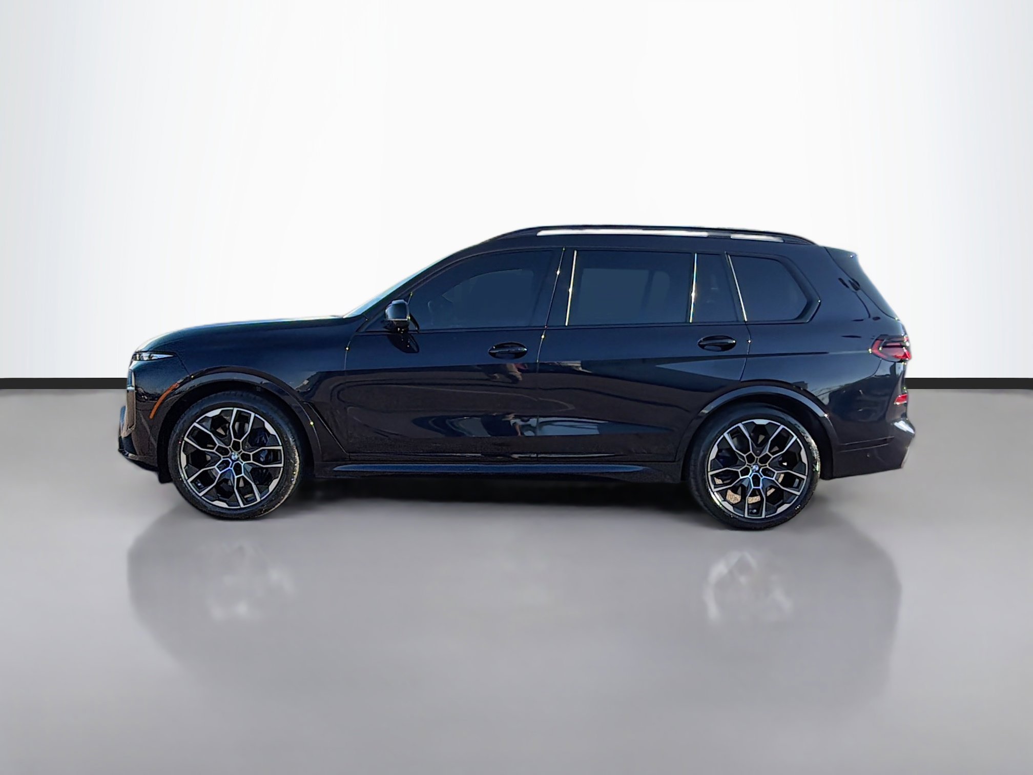 Used 2023 BMW X7 M60i w/ Climate Comfort Package image 6