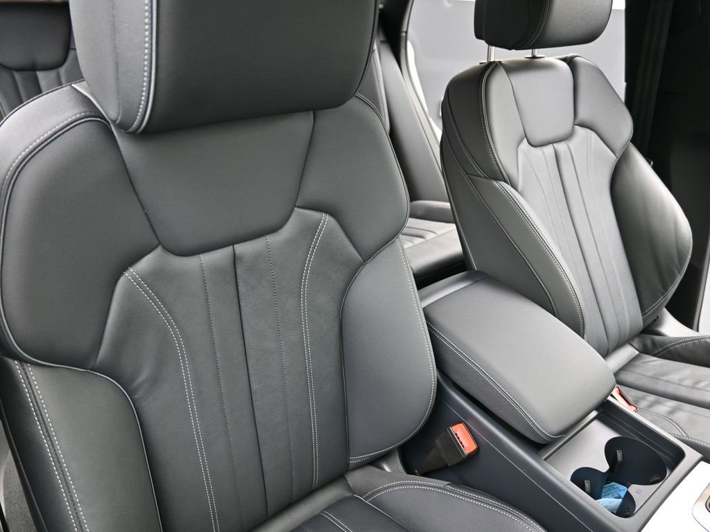 Certified 2025 Audi Q5 2.0T Premium w/ Convenience Plus Package image 14