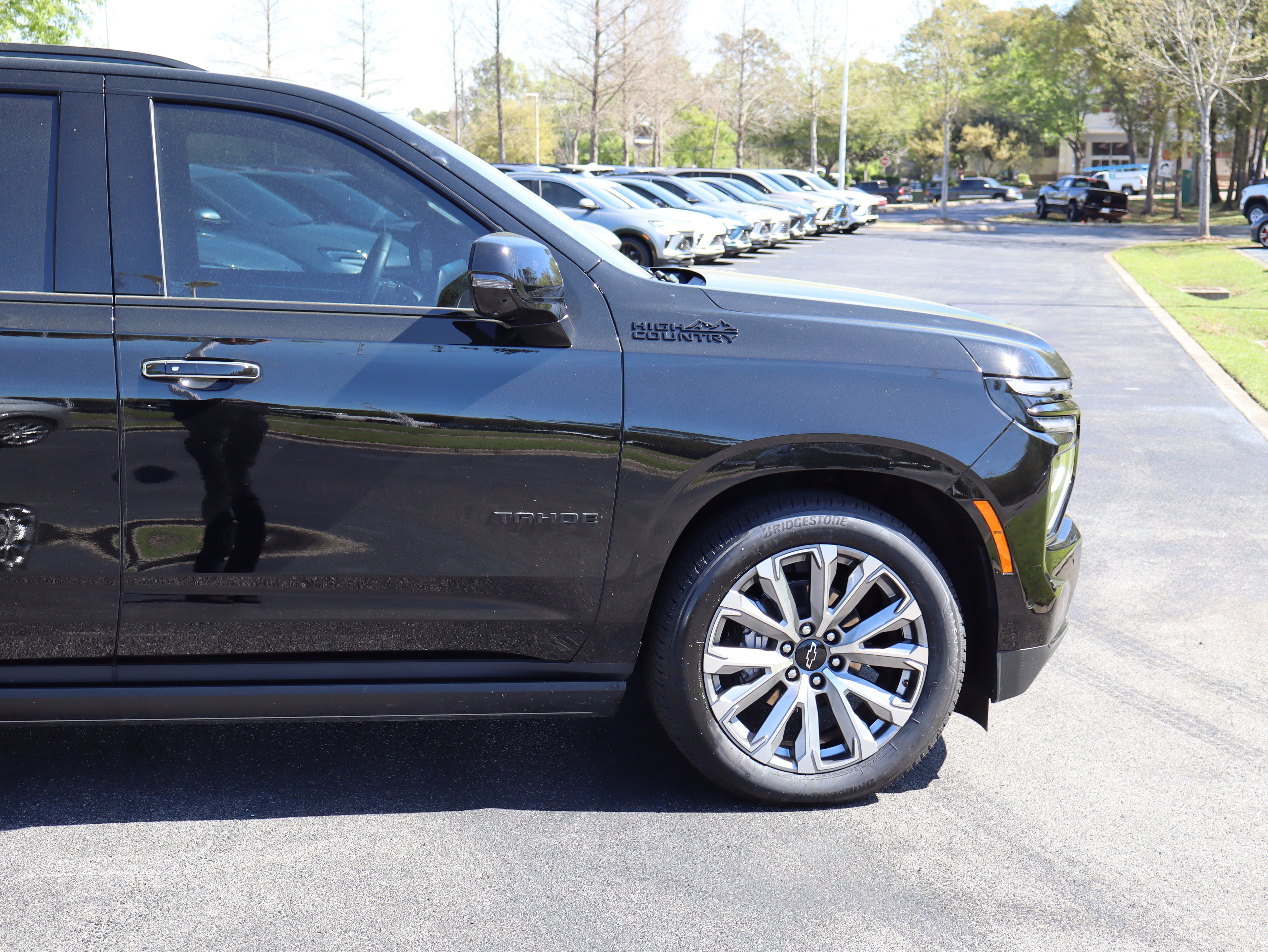 Used 2025 Chevrolet Tahoe High Country AWD/4WD image 11