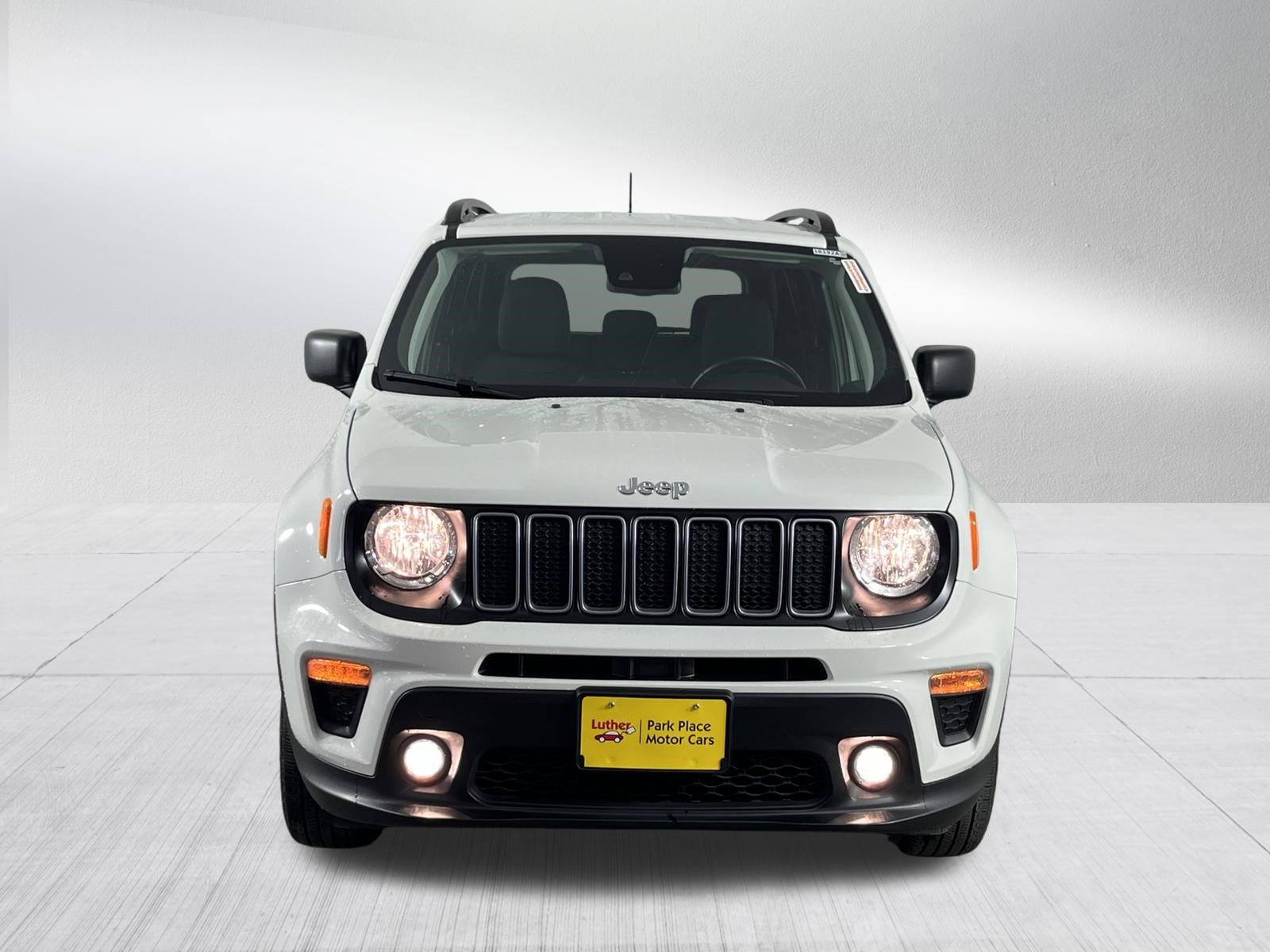 Used 2023 Jeep Renegade Latitude w/ Premium Group AWD/4WD image 2