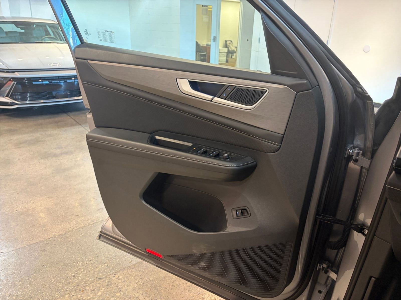 Used 2025 Volkswagen Atlas Cross Sport SE image 21