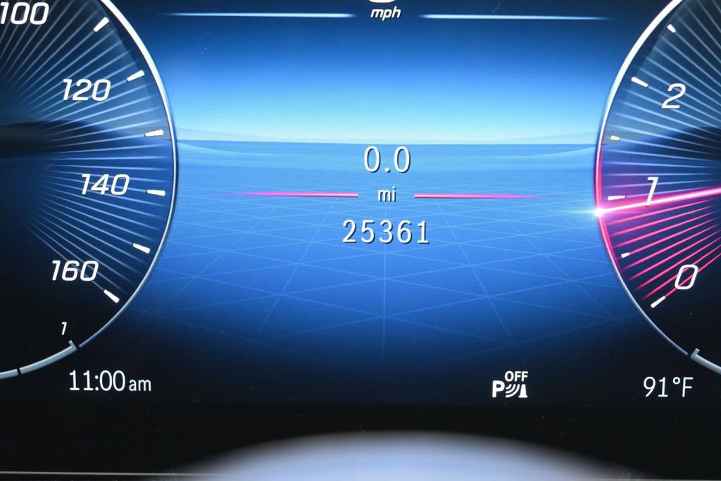 Used 2025 Mercedes-Benz GLB 250 image 28