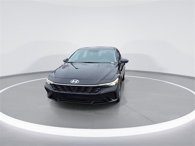 New 2026 Hyundai Elantra SE video 3