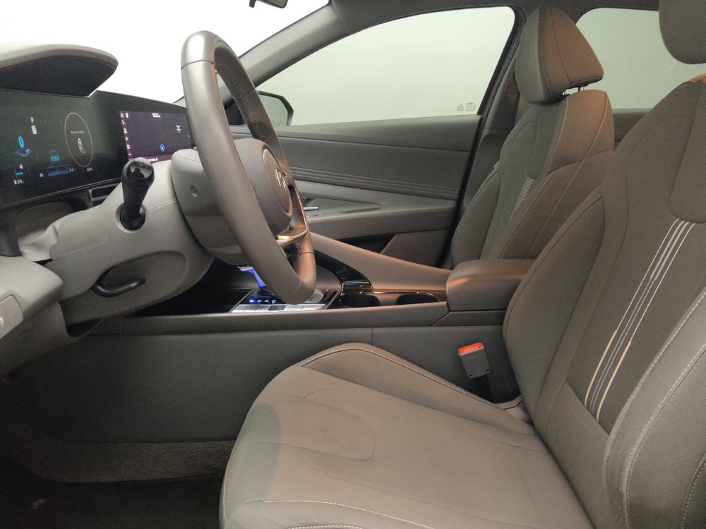 Used 2025 Hyundai Elantra SEL w/ Cargo Package FWD image 17