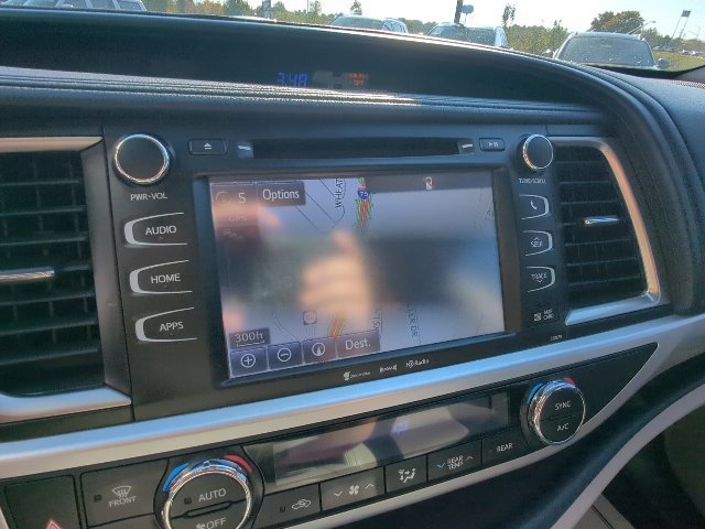 Used 2018 Toyota Highlander XLE AWD/4WD image 21