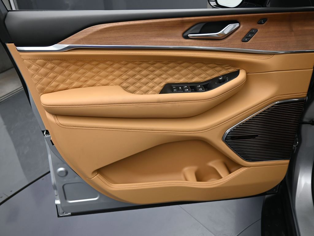 New 2025 Jeep Grand Cherokee Summit image 13