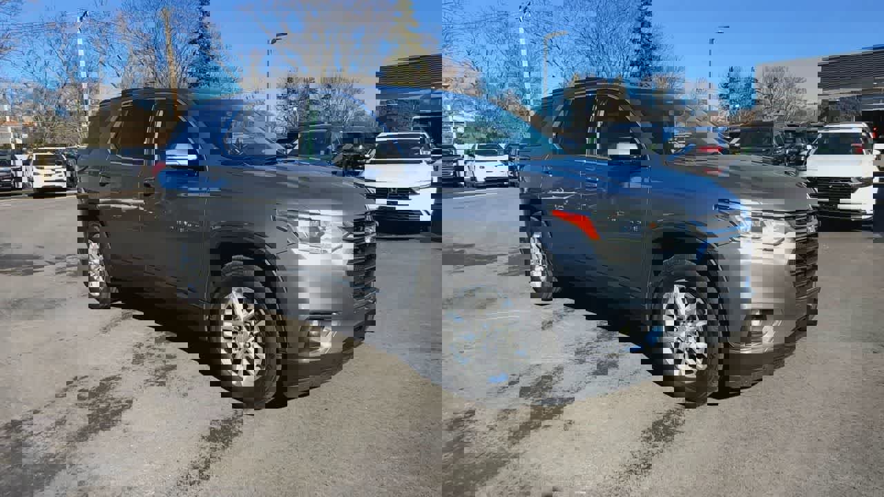 Used 2019 Chevrolet Traverse LT image 2