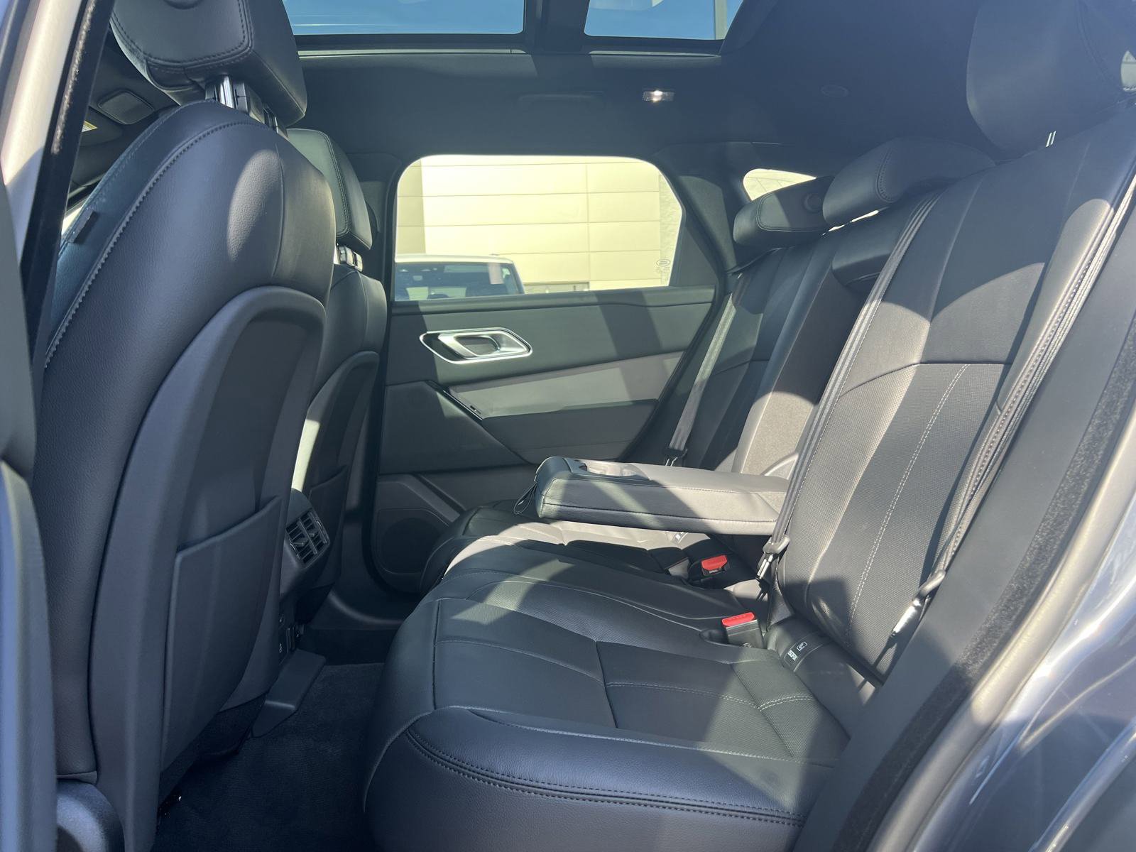 New 2025 Land Rover Range Rover Velar Dynamic SE image 28