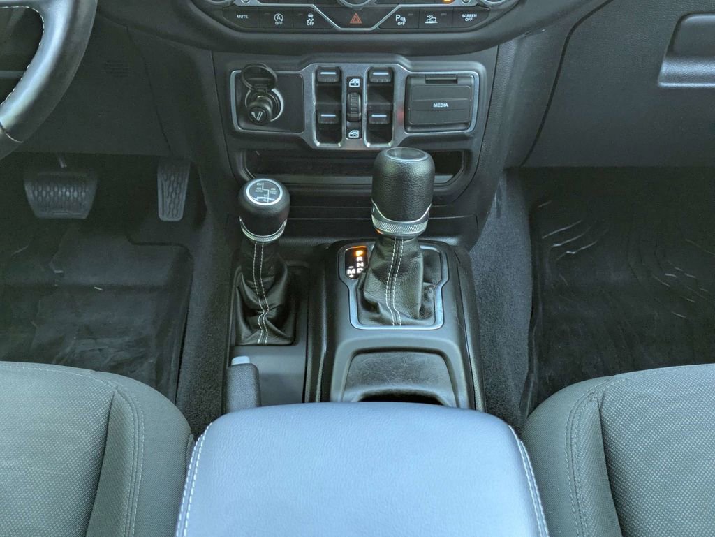 Used 2021 Jeep Wrangler Unlimited Sahara AWD/4WD image 21