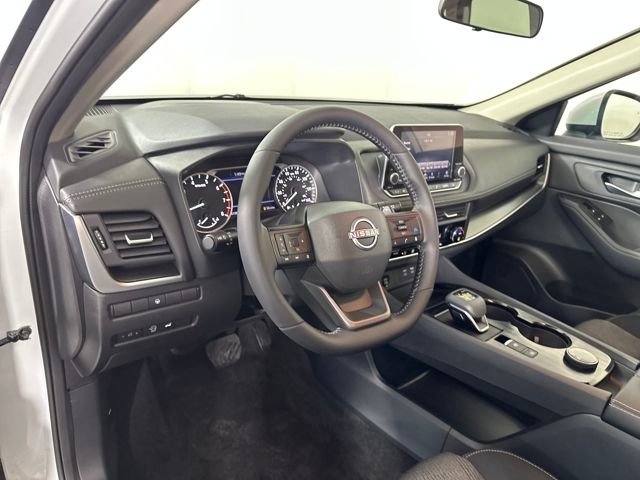 Certified 2025 Nissan Rogue SV image 13