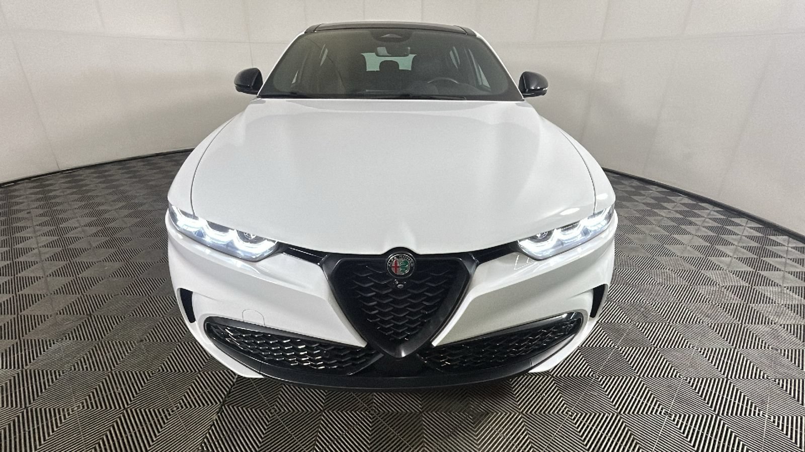 Used 2024 Alfa Romeo Tonale Veloce AWD/4WD image 9
