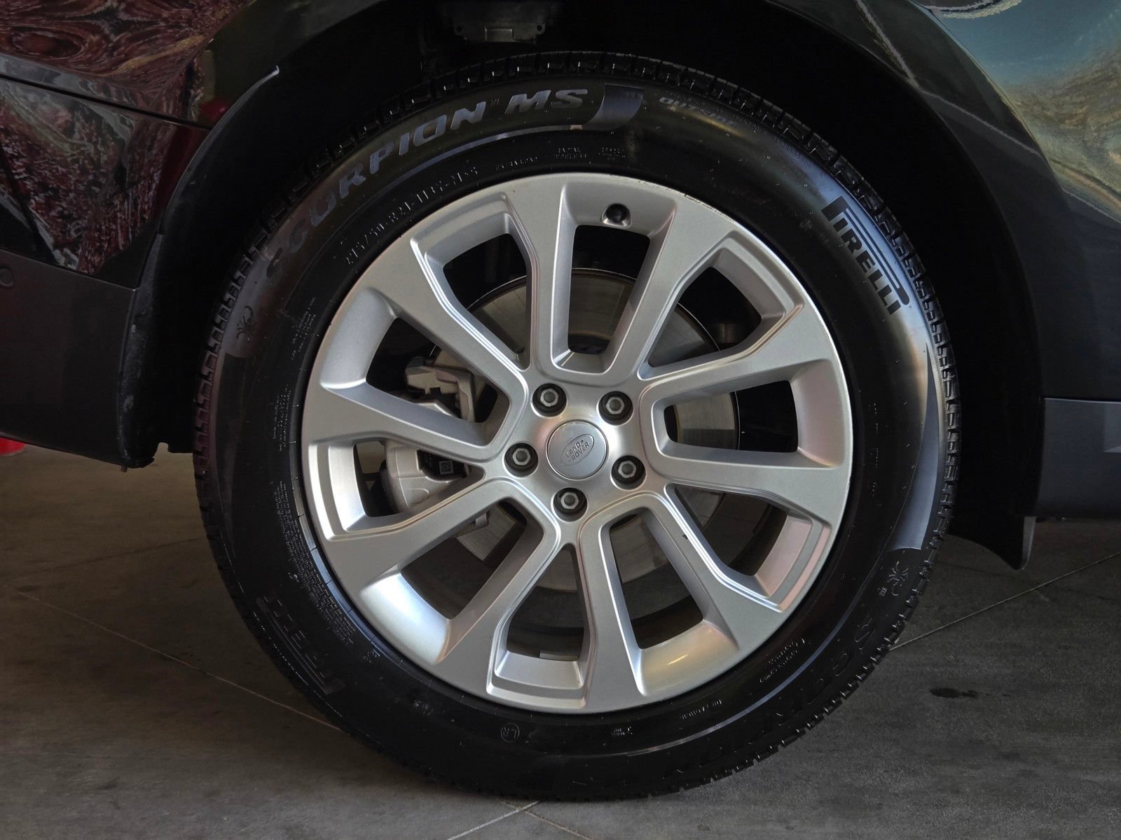 Used 2025 Land Rover Range Rover Sport SE AWD/4WD image 5