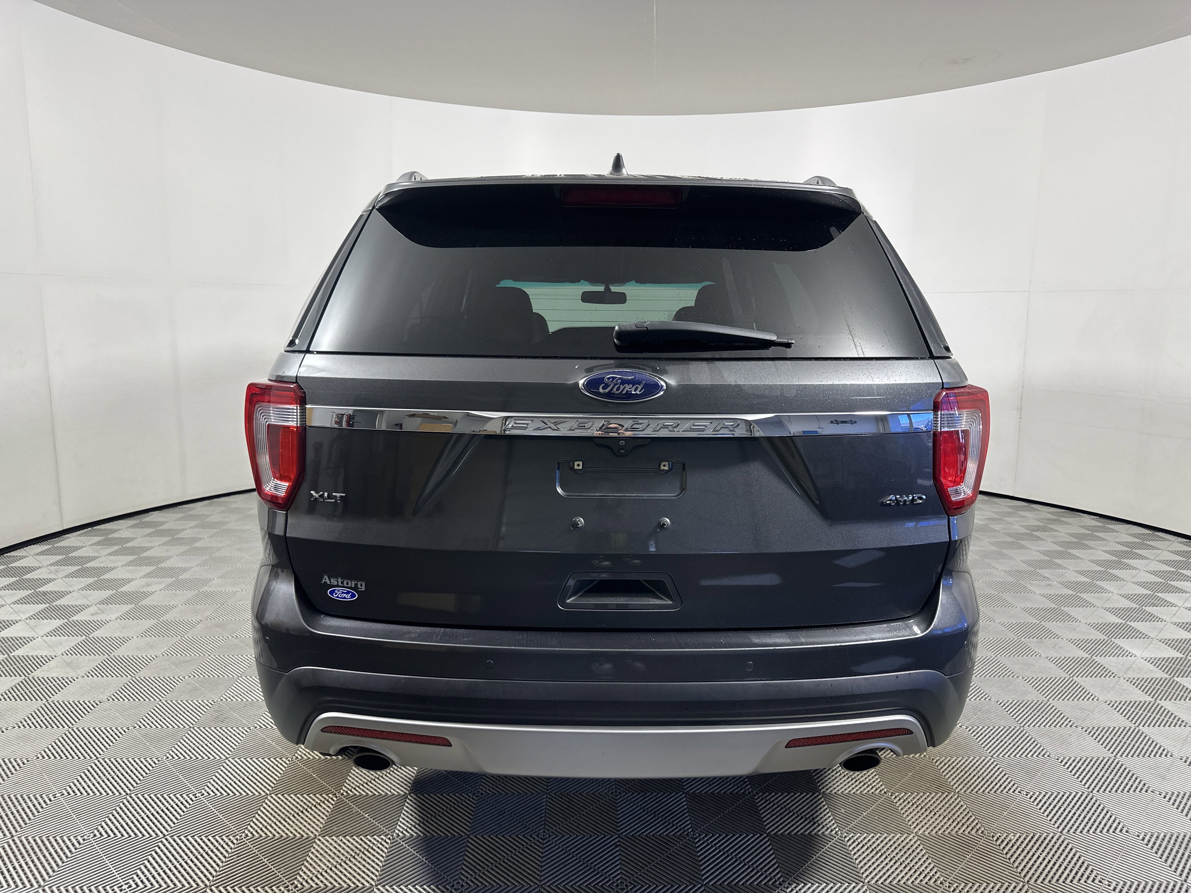 Used 2016 Ford Explorer XLT w/ Equipment Group 201A image 6