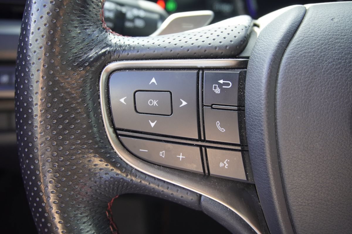 Used 2019 Lexus UX 250h F Sport w/ F Sport Premium Package AWD/4WD image 15